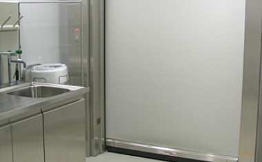 Luftdichte Spezialtore für Reinräume - Undurchdringlich für Mikropartikel und Bakterien