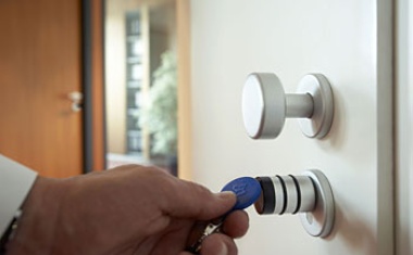 Elektronischer Schließzylinder / PegaSys / Online-Zutrittskomponenten / Offline-Zutrittskomponenten / Komplettsysteme für Türen