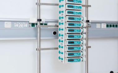 Mobiler Wandschienenwagen schafft Platz auf der Intensivstation