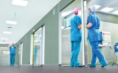 Sicherheits-, Glatt- und akustische Bodenbeläge: Neue Gestaltungsmöglichkeiten für Innenräume