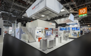 KLS Martin Group präsentiert auf der Medica eine Operationsleuchte der besonderen Art