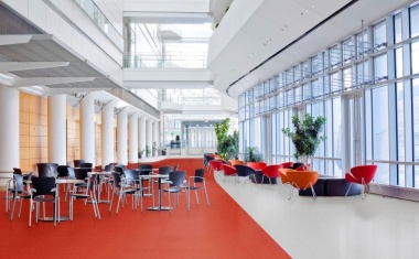 Nachhaltige Ergänzung – mehr Enomer-Bodenbeläge für anspruchsvolle Bereiche im Objekt