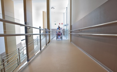 Sicherheit geht vor − Sturzprävention in Gesundheit und Pflege