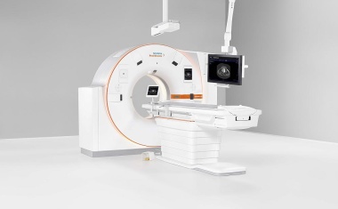 Neuer CT-Scanner für schnelle Diagnose und präzise Interventionen