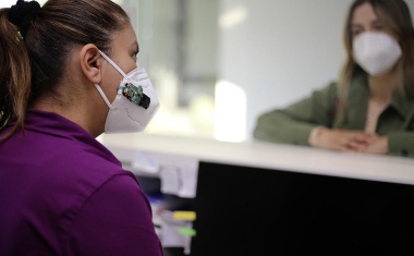 Klarer kommunizieren mit Kommunikationsadaptern für Gesichtsmasken