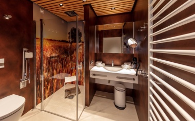 Wände sorgen für Hotelatmosphäre in Krankenhaus