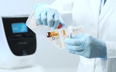 Differenzierte Infektionskontrolle mit PCR-Schnelltestplattform