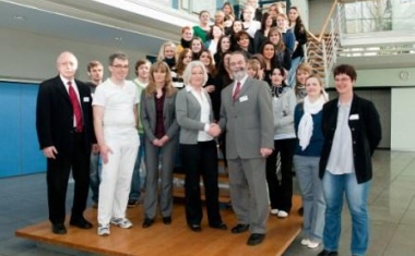 Klinikum Augsburg und Kliniken an der Paar starten in ein gemeinsames Ausbildungsjahr