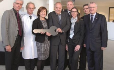 Eingangsgebäude am Klinikum Kassel vor der Eröffnung