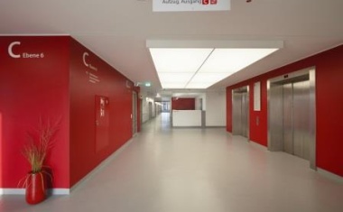 KRH Klinikum Hannover verlässt sich auf wirtschaftliche nora Böden