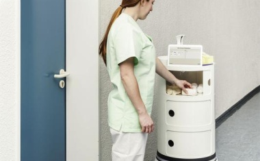 Prototyp eines intelligenten Pflegewagens entwickelt