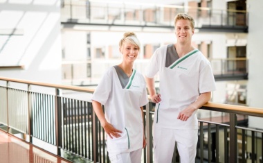 Asklepios schafft in allen Kliniken den Arztkittel am Patientenbett ab