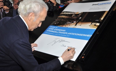 José Carreras weiht Leukämie-Einheit am UKJ ein