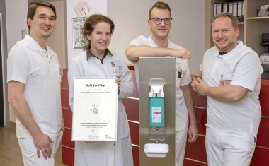 Knappschaftskrankenhaus für Engagement bei Händehygiene ausgezeichnet