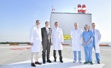 Neuer Hubschrauberlandeplatz auf dem Dach des Bonner Universitätsklinikums in Betrieb