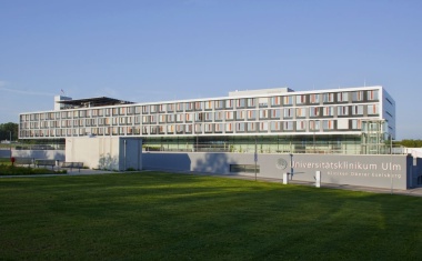 Universitätsklinikum Ulm bietet der Sana Kliniken AG eine Übernahme ihrer RKU-Anteile an