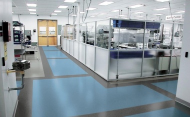 Bodensysteme von nora systems ideal für GMP-Bereiche