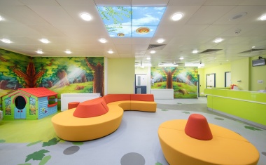 Altro verzaubert die Notaufnahme für Kinder im Milton Keynes Hospital