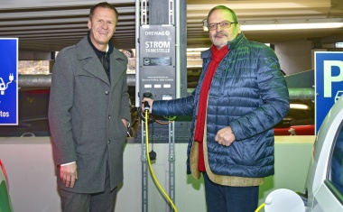 Auftanken bitte! Uniklinikum richtet sechs E-Tankstellen für Mitarbeiter- und Besucherautos ein