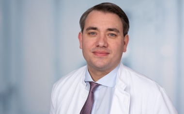 Spezialist bestrahlt Tumore messerscharf ohne Skalpell