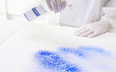 Keime und Desinfektion sichtbar simulieren und damit erfolgreicher schulen