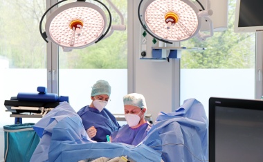 Neuer Zentral-OP und moderne Stationen