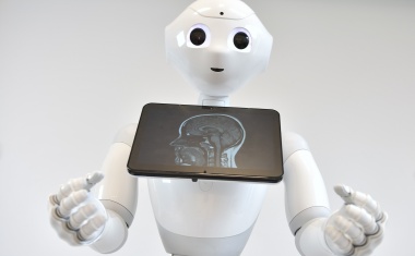 Patienteninformation mittels Tablet oder Roboter: Ein konkreter Anlass führt zu größerer Akzeptanz