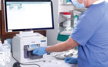 Webbasierte und unkomplizierte Software für den sicheren Druck von Medikationsetiketten