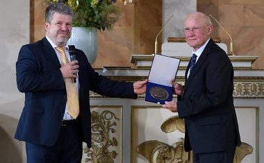 Prof. Dr. Dietrich Kettler erhält höchste Auszeichnung der Medizinischen Fakultät Göttingen