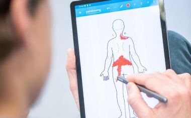 Chronische Schmerzen: Schneller Zugang zu Wissen und neuen Therapien