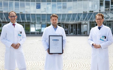 Zentrum für Schädelbasischirurgie am UKR zertifiziert