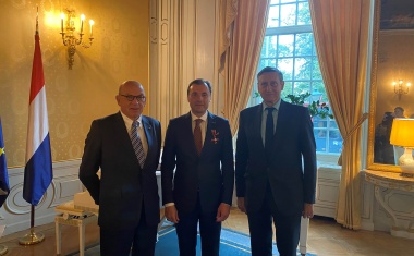 Designierter UKM-Chef Alexander W. Friedrich mit Bundesverdienstkreuz ausgezeichnet