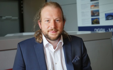 Sensorik und künstliche Intelligenz für eine Pflege der Zukunft