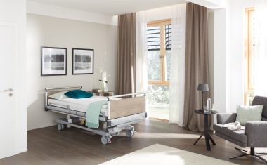 Niedrigbett neu gedacht: Völker stellt neues Klinikbett „S 982“ auf der Medica 2021 in Düsseldorf vor