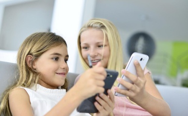 Zusammenhang zwischen Mobiltelefonnutzung und Hirntumorrisiko bei Jugendlichen?