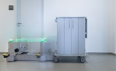 Neuer Roboter transportiert Waren bis zum Patientenzimmer