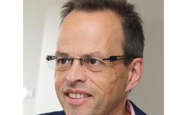 Erhebliche Belastung von Mitarbeitenden unter COVID-19 nicht nur auf Intensivstationen