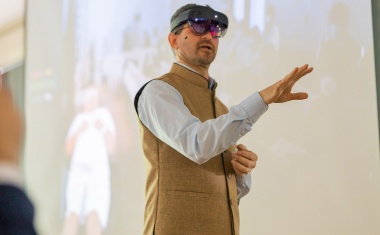 Seltene Krankheitsfälle können Studierende jetzt realitätsnah mit der AR-Brille erleben