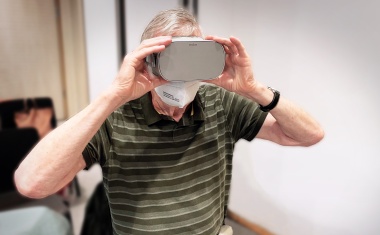 Ausflug vom Sofa aus: Mit spezieller Brille in die Berge und ans Meer