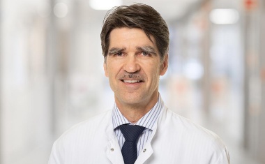 Mund-, Kiefer- und Gesichtschirurgie: Auszeichnung für Dr. Winfried Kretschmer