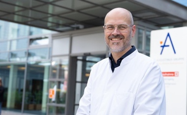 Lukas Schlösser ist neuer Chefarzt im Johanna Etienne Krankenhaus