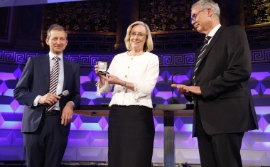 Prof. Dr. Märker-Hermann als erste Frau mit Leopold-Lichtwitz-Medaille ausgezeichnet