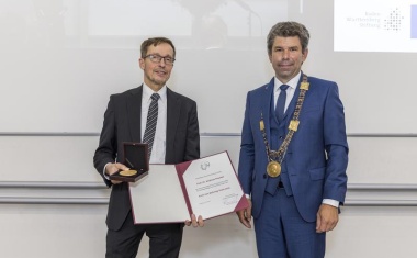 Andreas Peschel mit dem Emil von Behring-Preis der Philipps-Universität Marburg ausgezeichnet