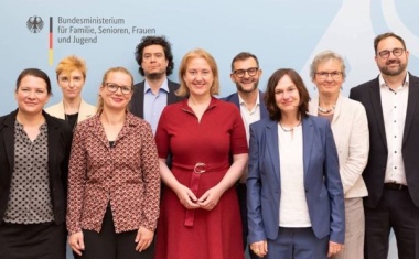 Bundesfamilienministerin Lisa Paus beruft die Kommissionsmitglieder des 9. Altersberichtes der Bundesregierung
