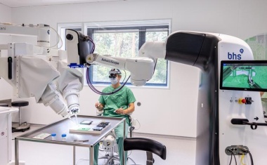 Erstmals vollständig robotergestützte mikrochirurgische Eingriffe am Menschen durchgeführt