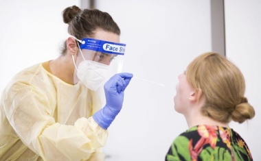 Wie verlässlich sind Corona-Schnelltests bei der Omikron-Variante?