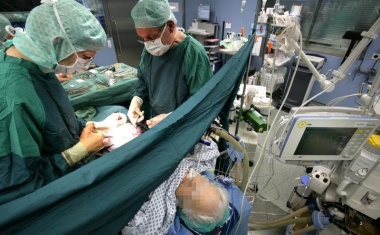 Erneut starke Einbrüche bei Darmkrebs-Operationen in der Omikron-Welle