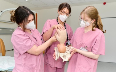 Neuer Studiengang Hebammenwissenschaft gestartet