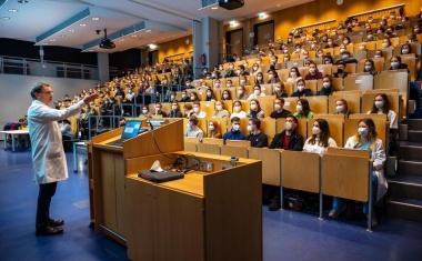 Wenn der Hörsaal zum Lernkino wird: 9. Hallesche OP-Wochen gestartet