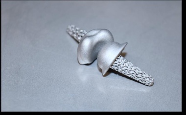 Mehr Beweglichkeit durch KI: Individualisierte Fingergelenksimplantate aus dem 3D-Drucker